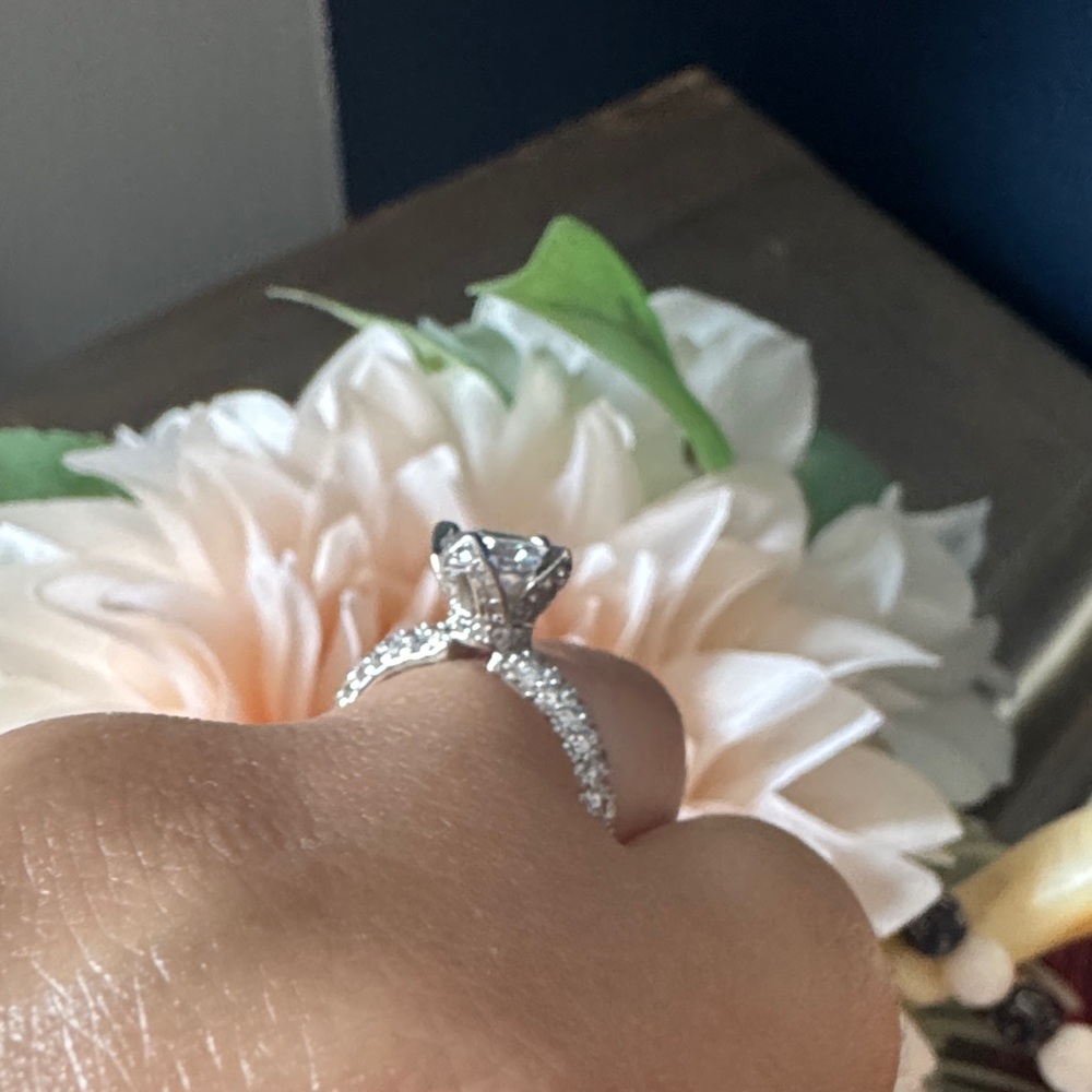 Elegant Silver Women's Ring